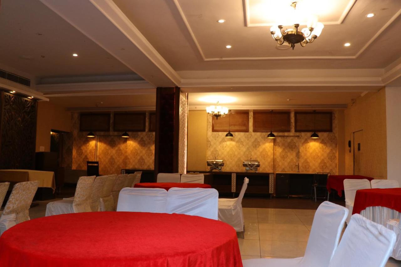 Hotel Pushap Palace Patiāla Zewnętrze zdjęcie