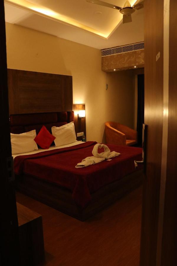 Hotel Pushap Palace Patiāla Zewnętrze zdjęcie
