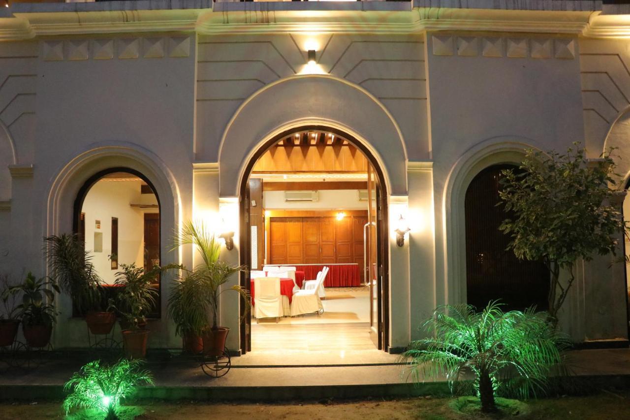 Hotel Pushap Palace Patiāla Zewnętrze zdjęcie