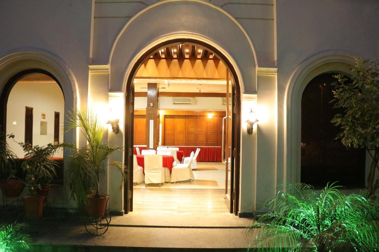 Hotel Pushap Palace Patiāla Zewnętrze zdjęcie